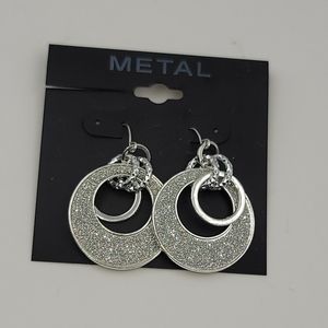 Fashion silver tone hammered earrings